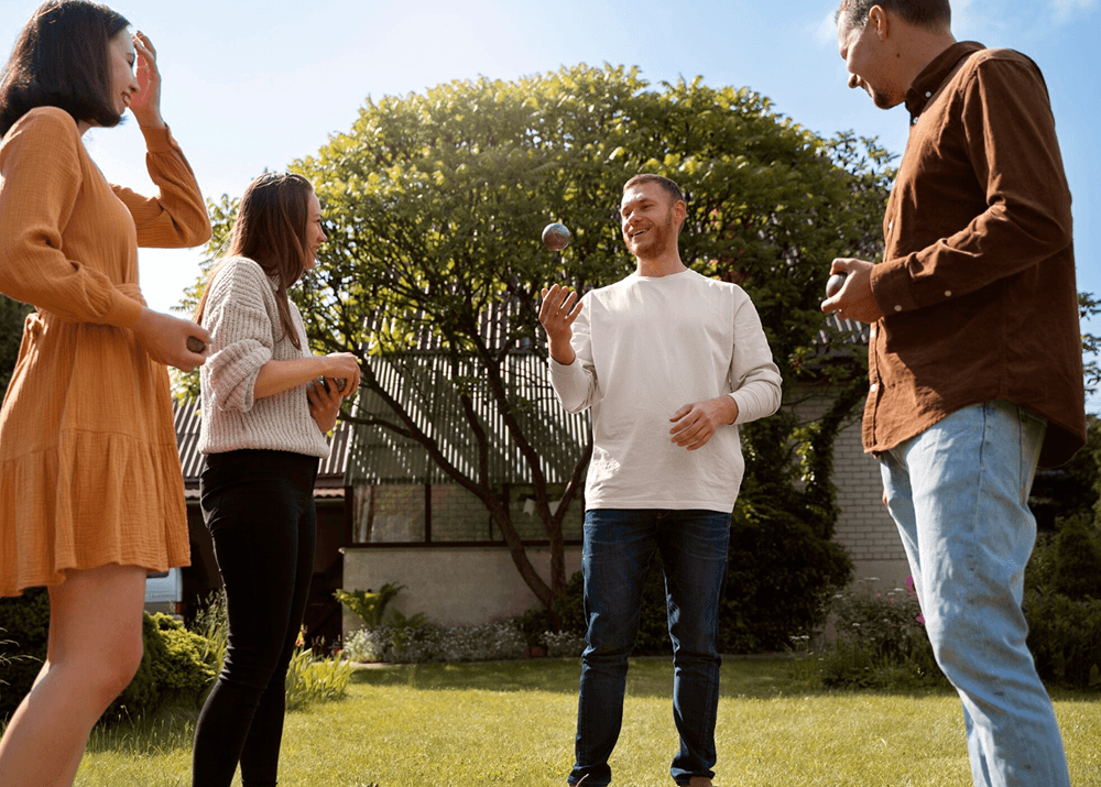 Une équipe réunie en extérieur lors d'une expérience collective Team Learning